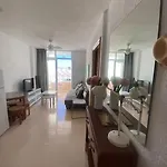 En La Carihuela טורמולינוס